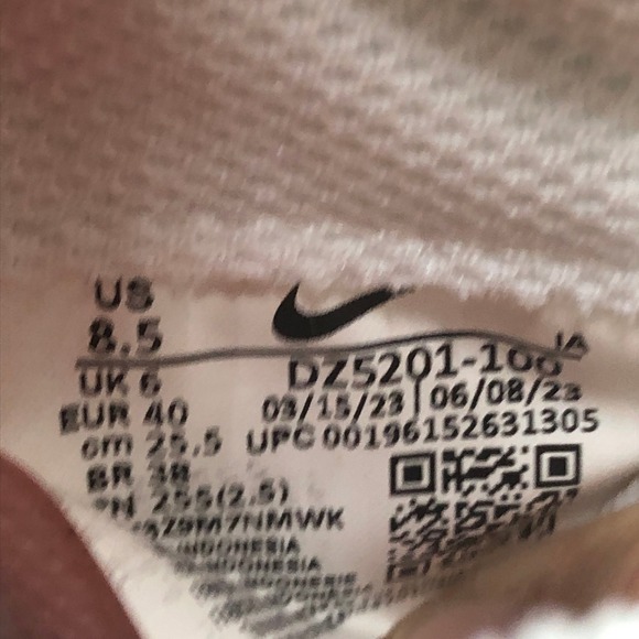 Nike Women's Sneakers White and Orange - Picture 6 of 8